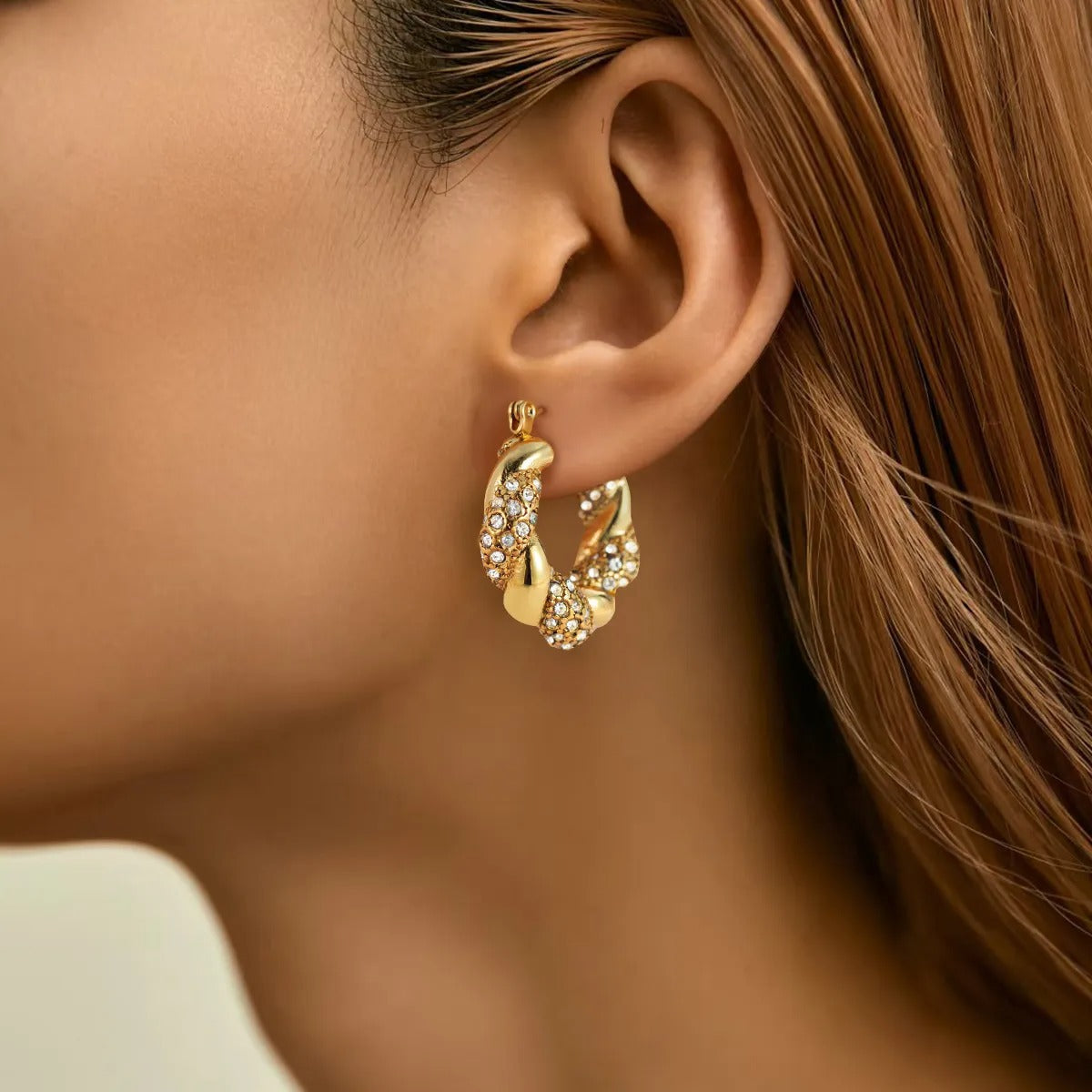 Alix – Golden U-Twist Earrings