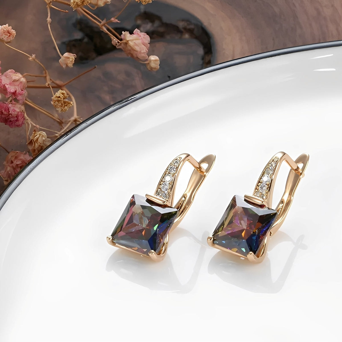 Celina – Hoop Earrings in Gold with Vibrant Zirconia