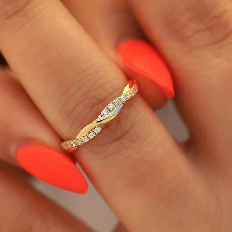 Livia – Cross Ring in Fashion Chic