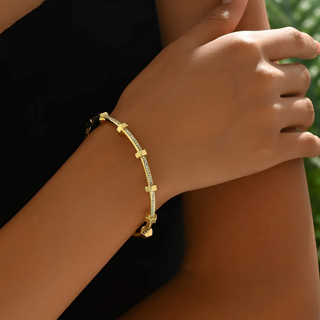 Amy – Bracelet gleaming in gold