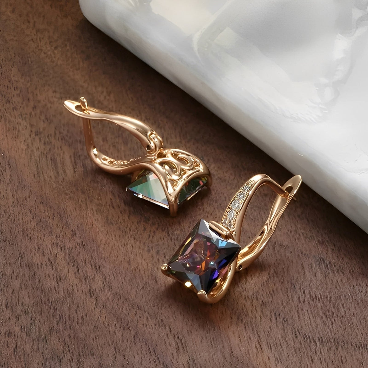 Celina – Hoop Earrings in Gold with Vibrant Zirconia