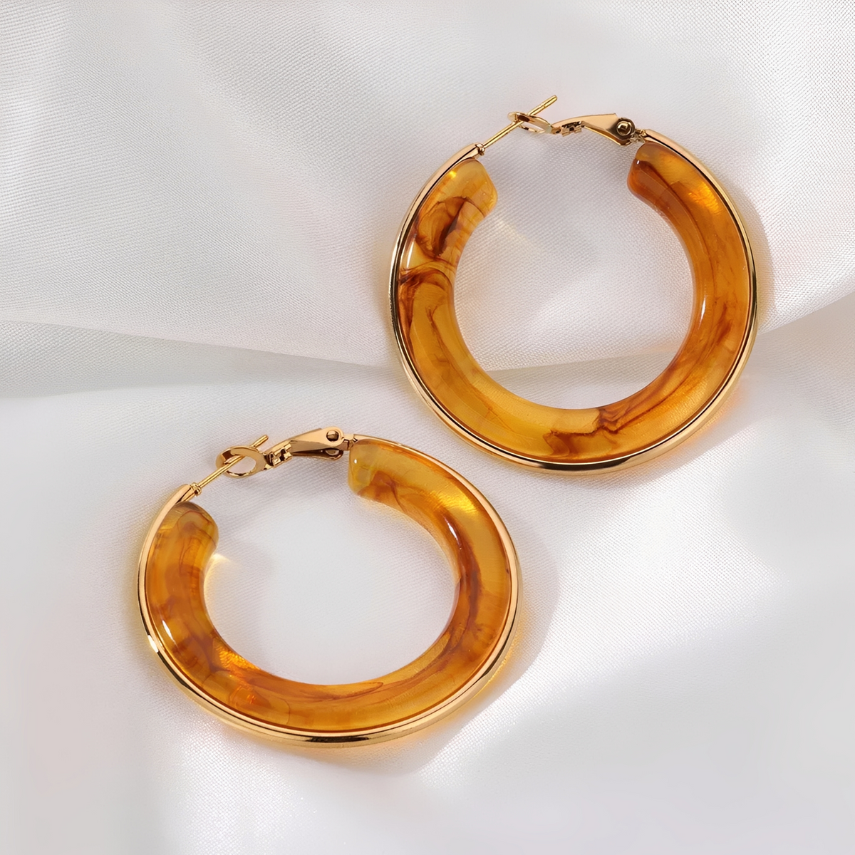 Oreilia – Hoop earrings with tortoiseshell appearance