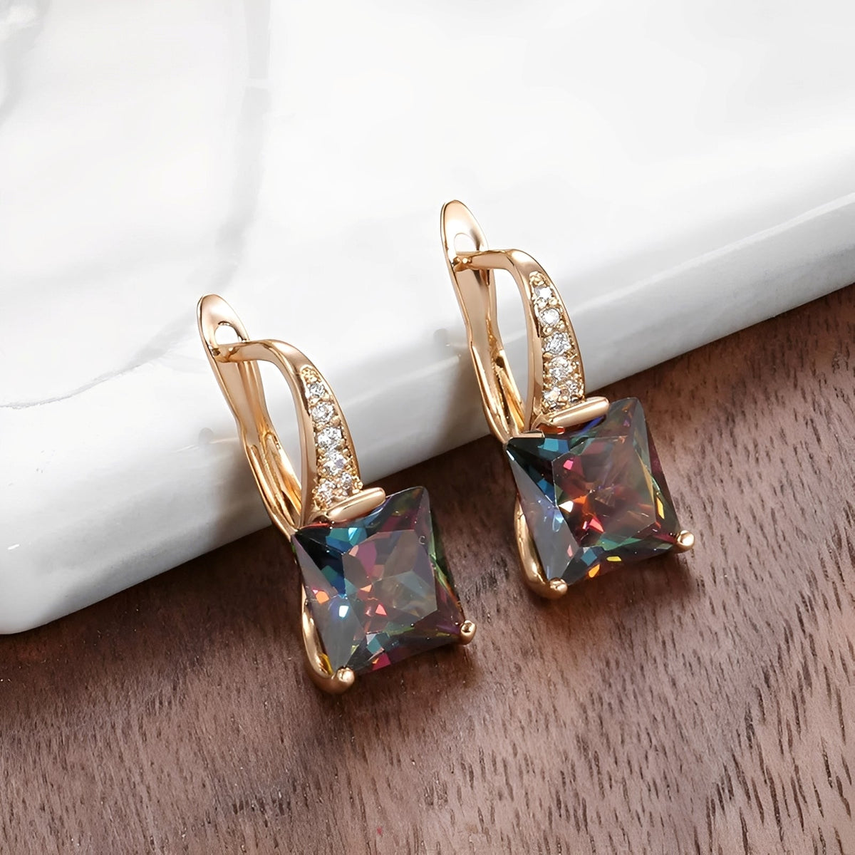 Celina – Hoop Earrings in Gold with Vibrant Zirconia