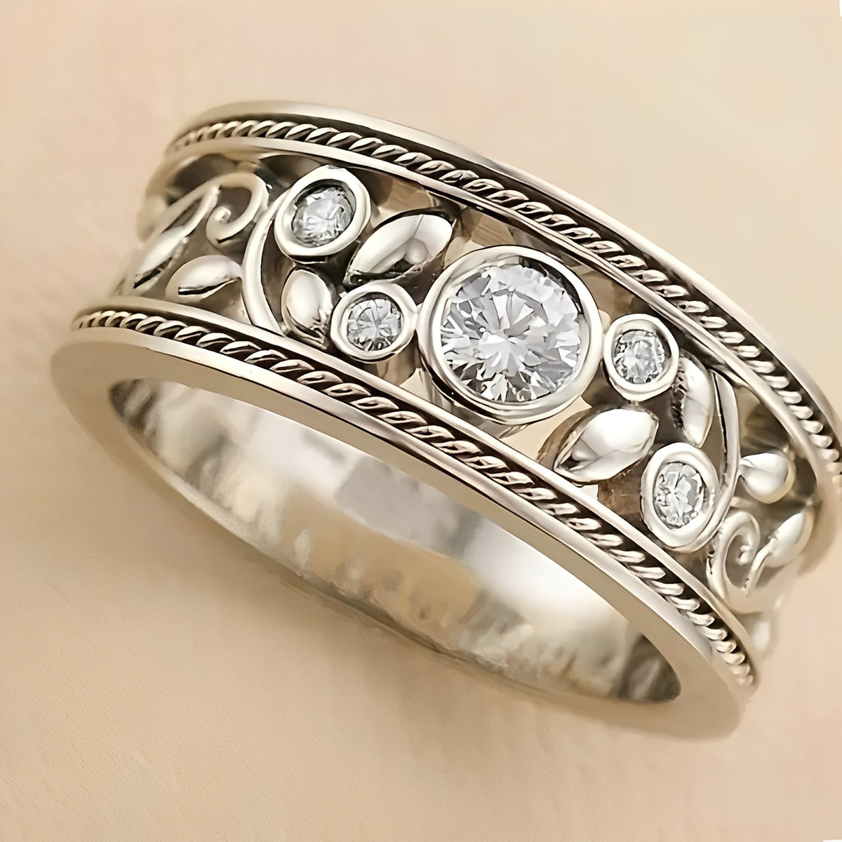 Nina – Vintage Ring in Silver & Zircon