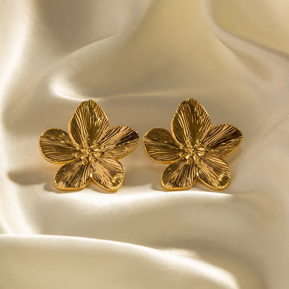 Rianne – Earrings flower blooming gold
