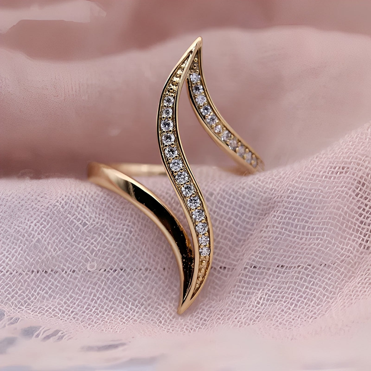 Brianna – Ring of Gold with Diamonds