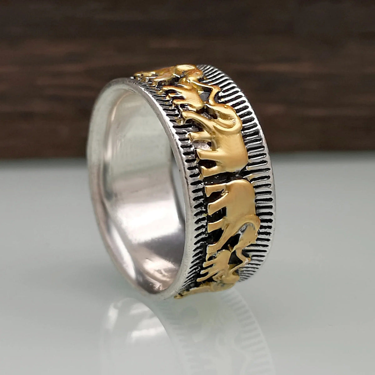 Eli – Elephant Ring Golden Vintage
