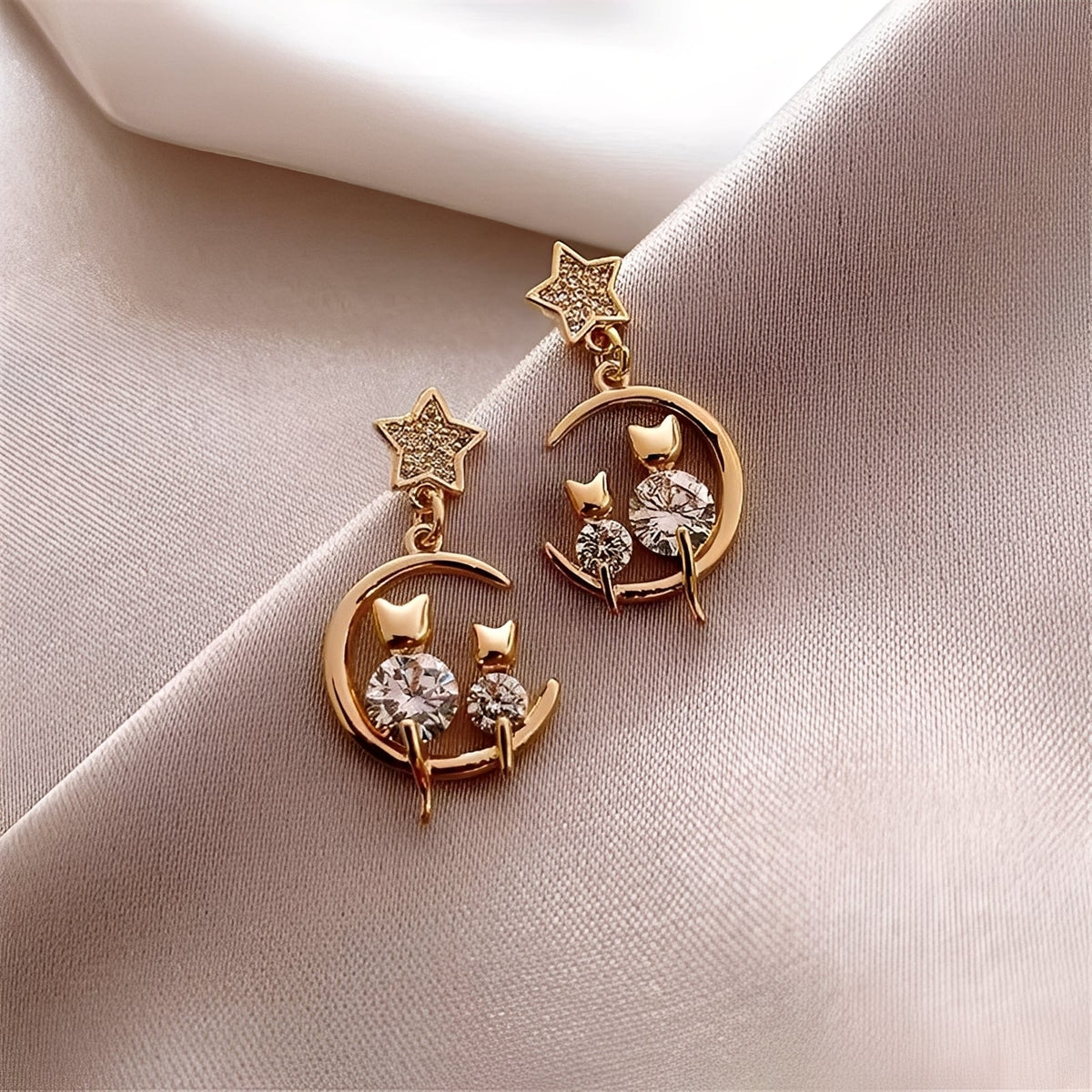 Yvie – Sophisticated Kitten Earrings