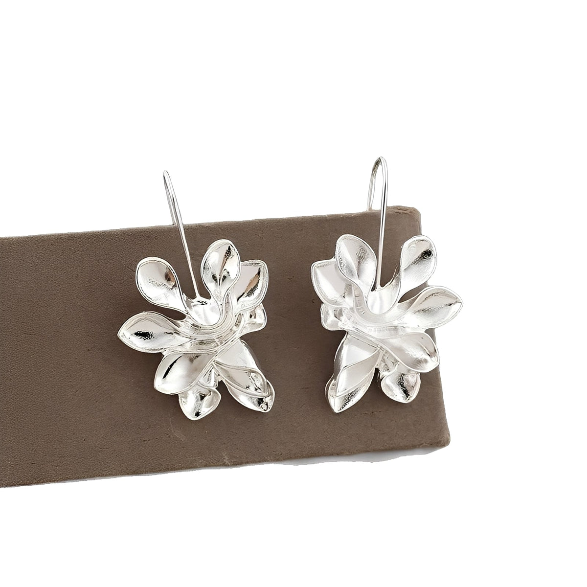 Chary – Vintage Silver Flower Earrings