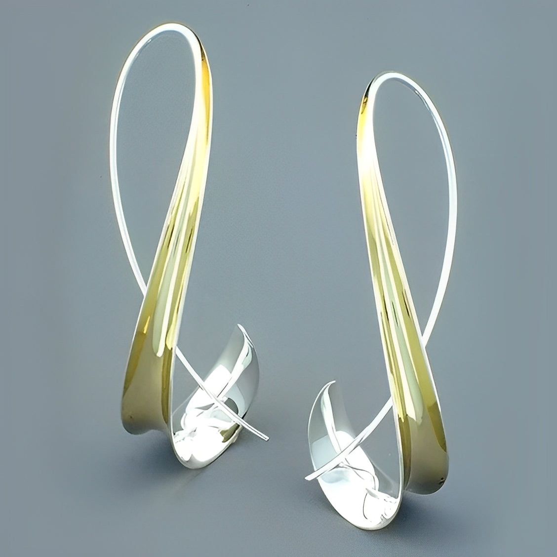 Winnie – Golden Vintage Hanging Earrings