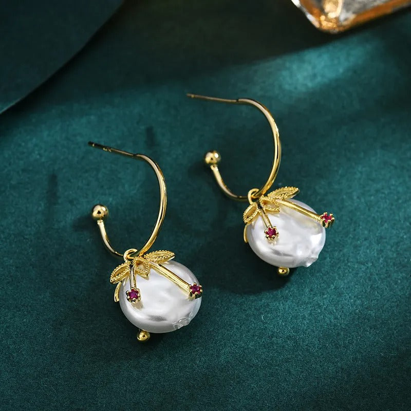 Cléa – Vintage Cherry Earrings in Gold and Pearl