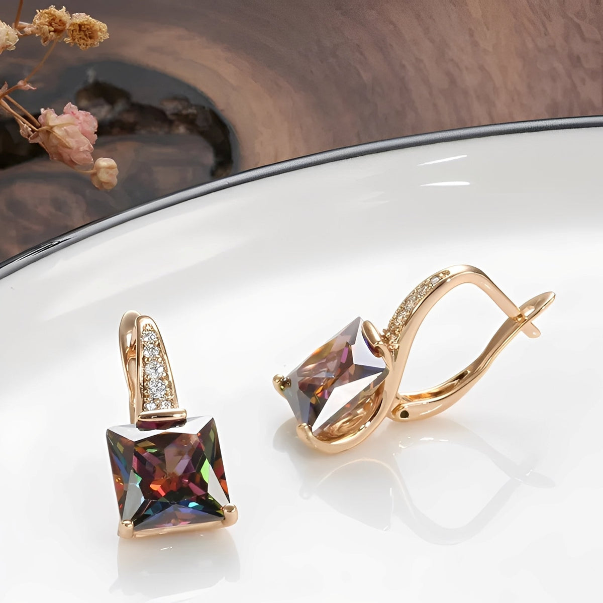 Celina – Hoop Earrings in Gold with Vibrant Zirconia