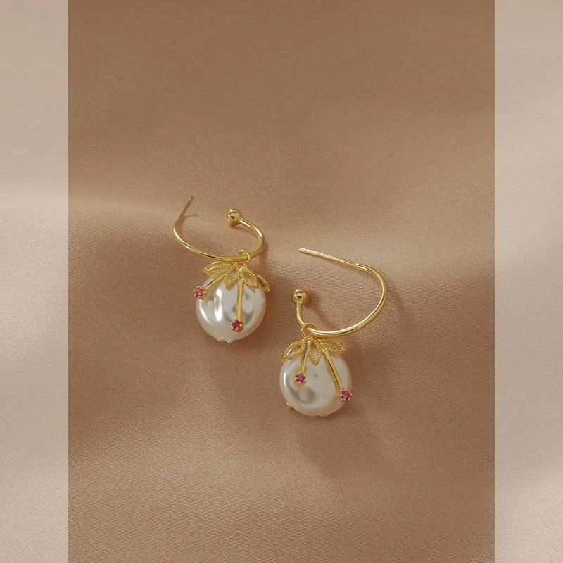 Cléa – Vintage Cherry Earrings in Gold and Pearl