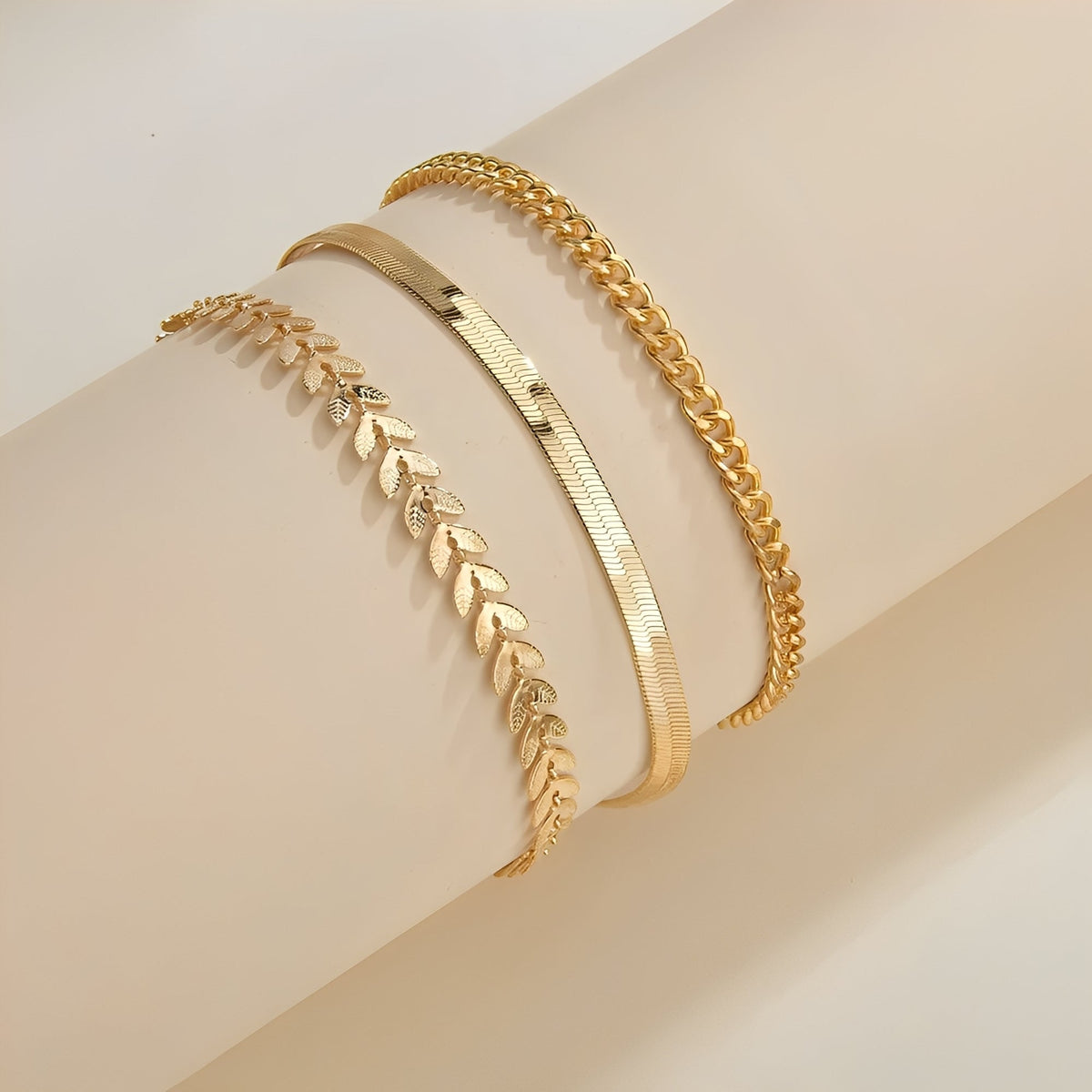 Odelia – Fashionable Golden Anklet