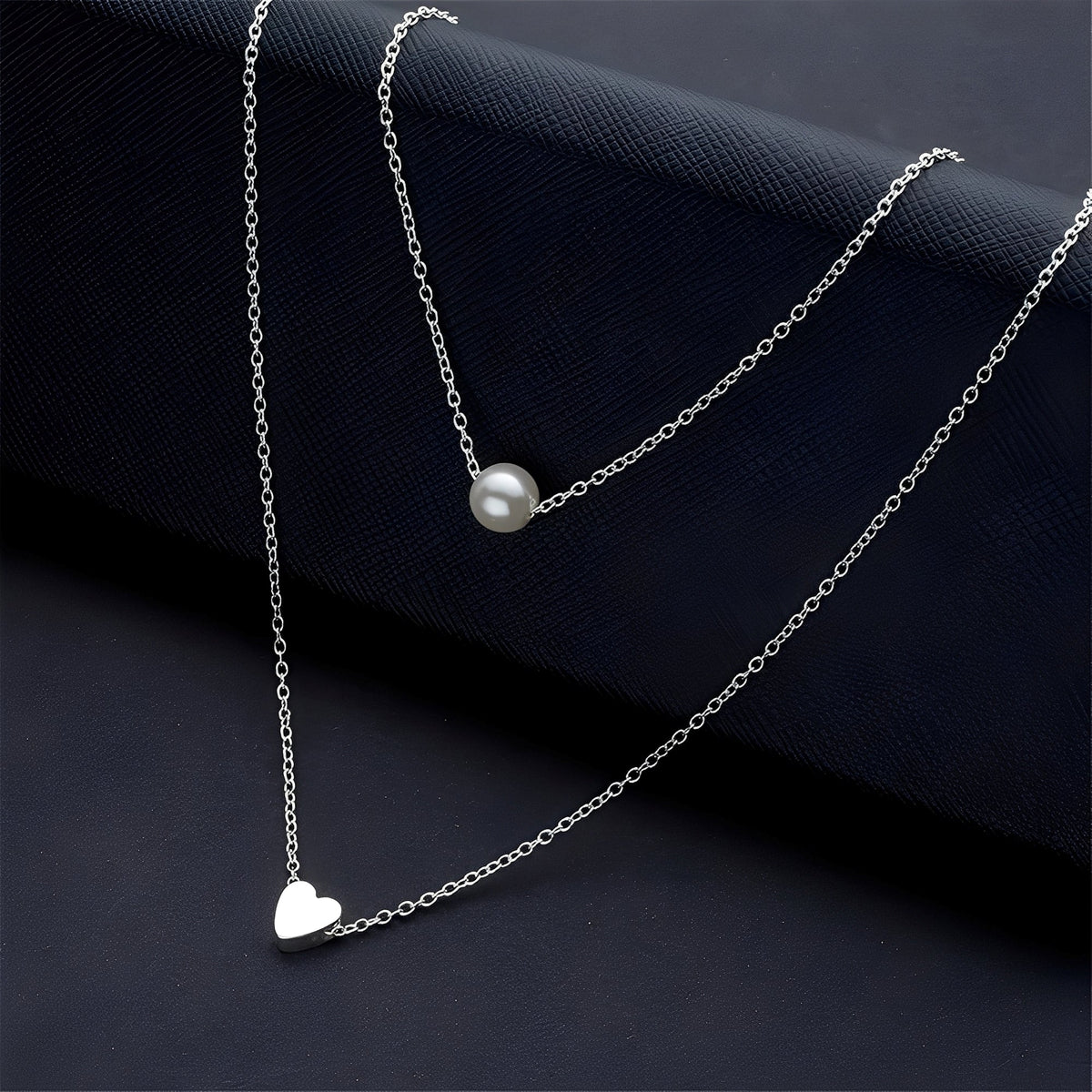 Julia – Chic Necklace with Pearls and Hearts