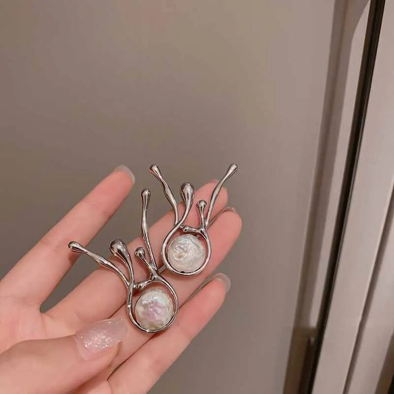 Alice – Earrings Featuring Pearls and Silver