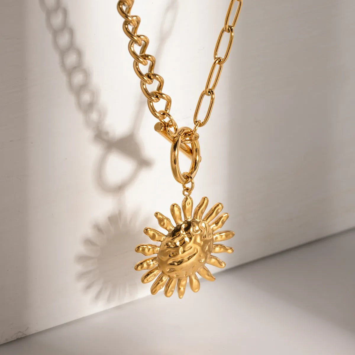 Milly – Stunning Necklace with Golden Sunflower