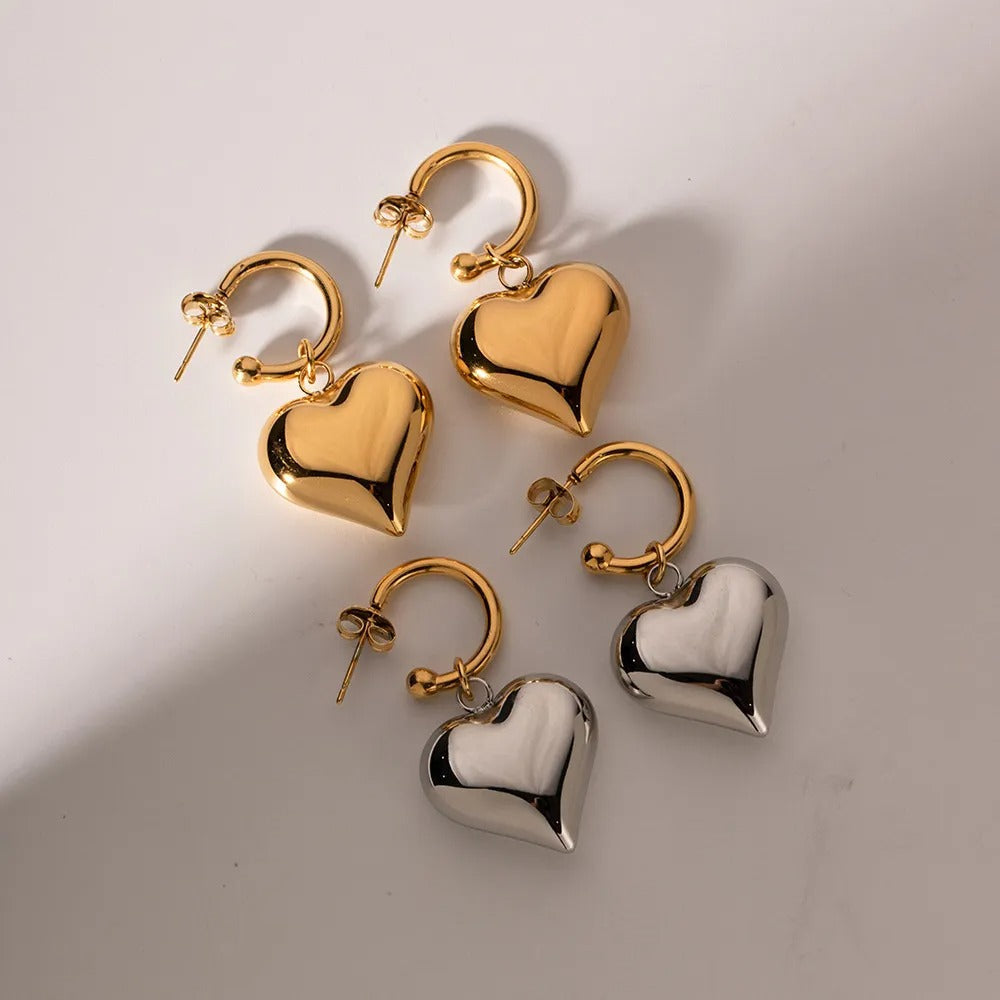 Liza – Hanging Heart Earrings in Gold
