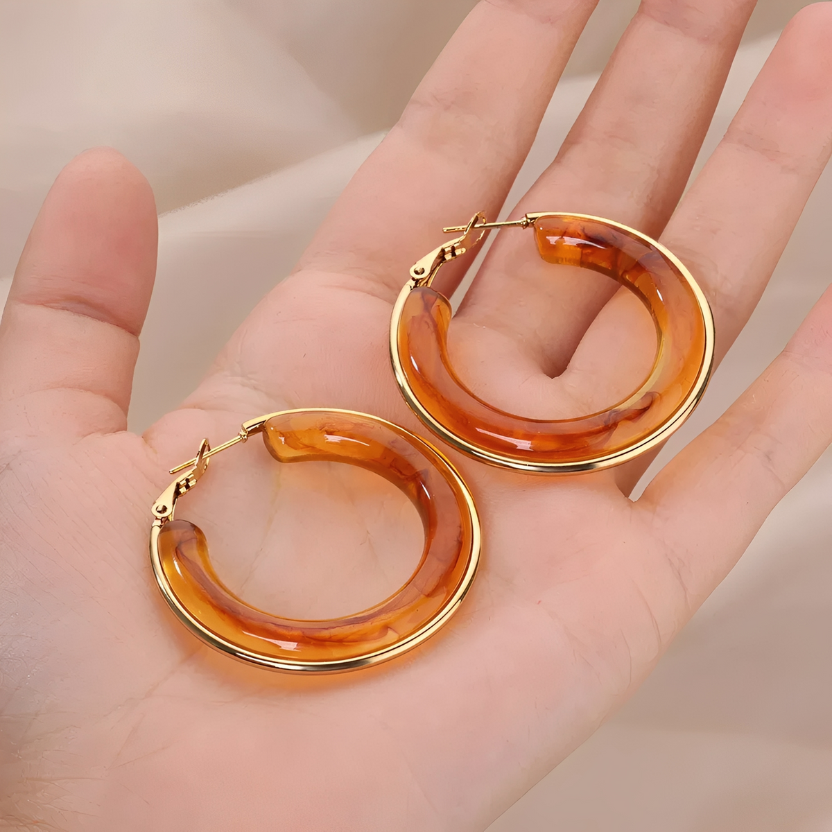 Oreilia – Hoop earrings with tortoiseshell appearance