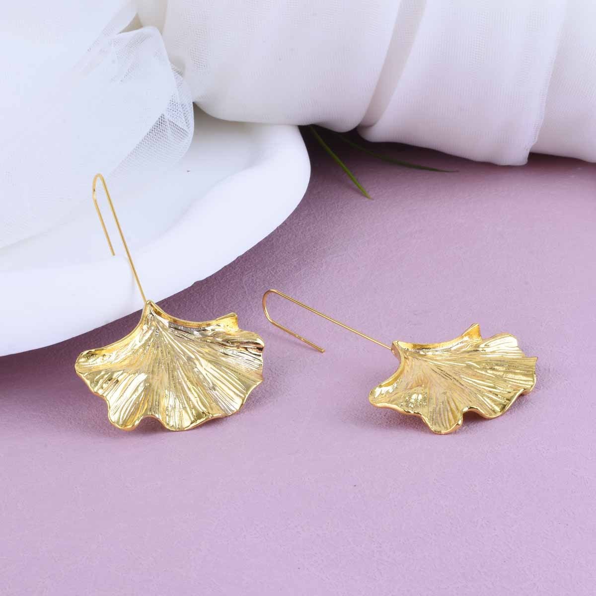 Bliss – Earrings golden vintage petals