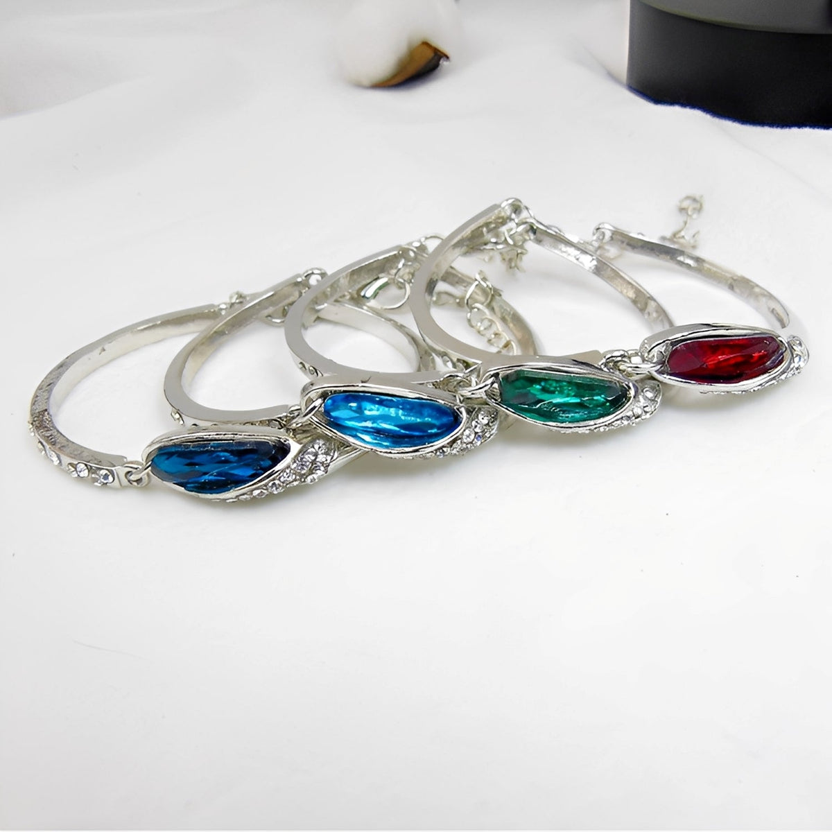 Miku – Elegant Bracelet Enhanced with Sapphires