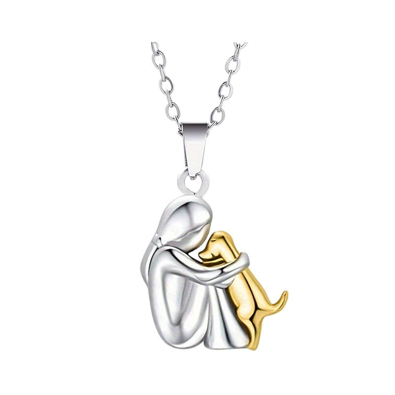 Licht – Necklace featuring an embrace pendant