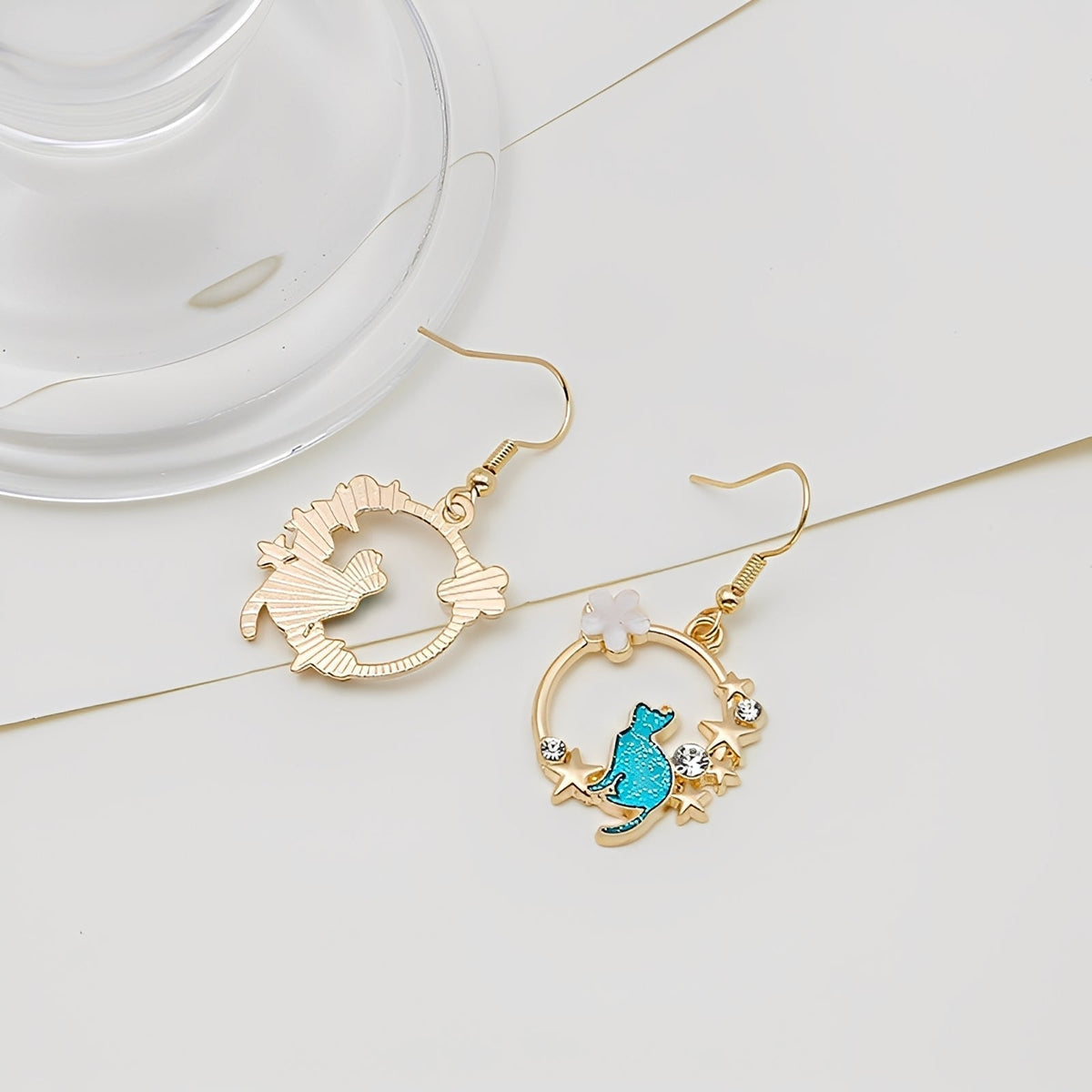 Lynna – Lovely Cat Pendant