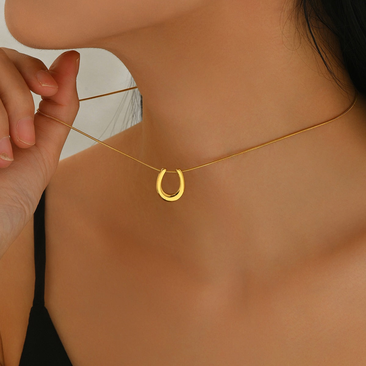 Caitlin – Gold-Plated Horseshoe Necklace as a Good Luck Charm