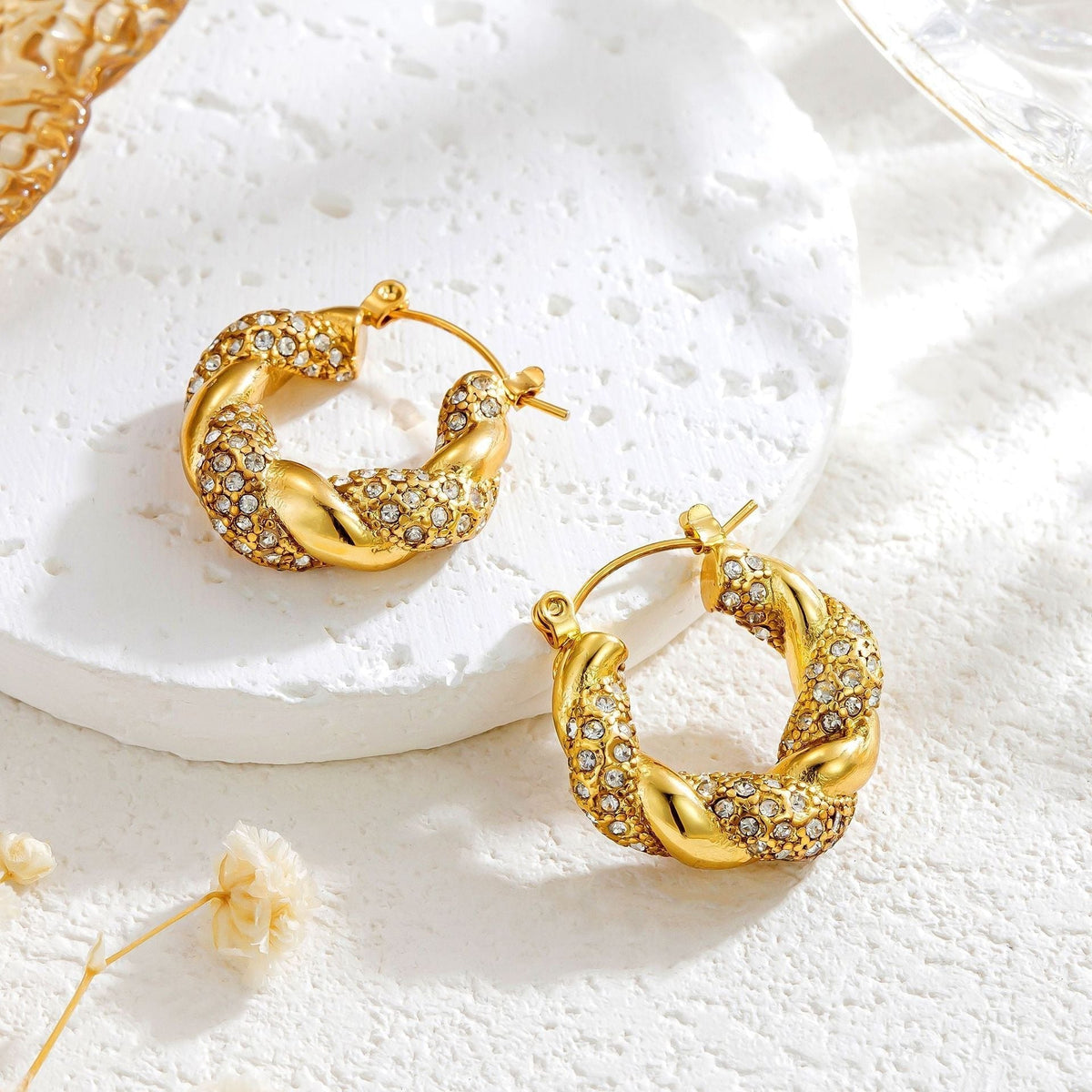 Alix – Golden U-Twist Earrings