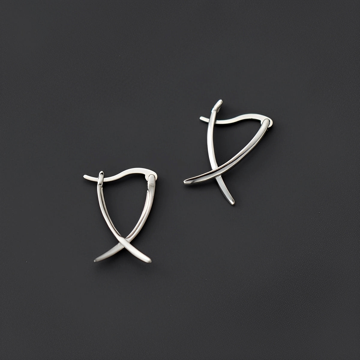 Vanny – Cross earrings in trendy gold