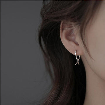 Emilie – Earrings with stylish crossed lines