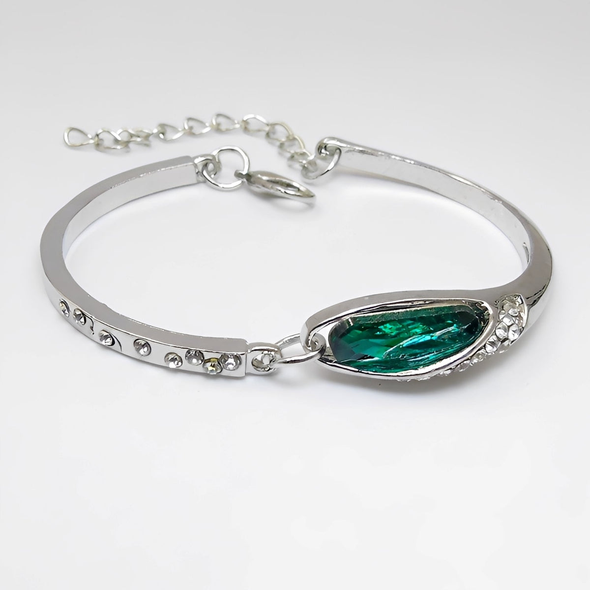 Miku – Elegant Bracelet Enhanced with Sapphires