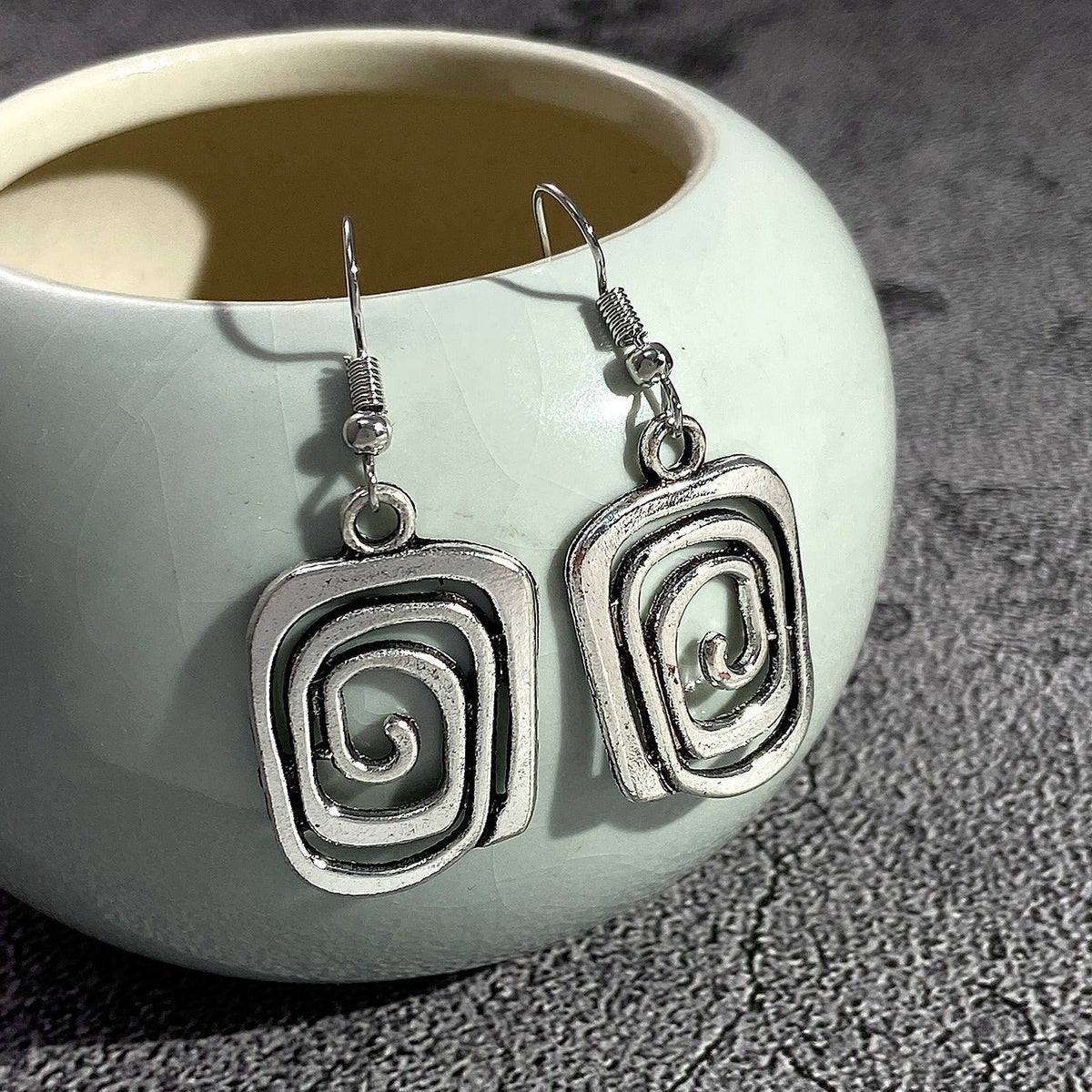 Eva – Spiral Earrings in Retro Style in Silver