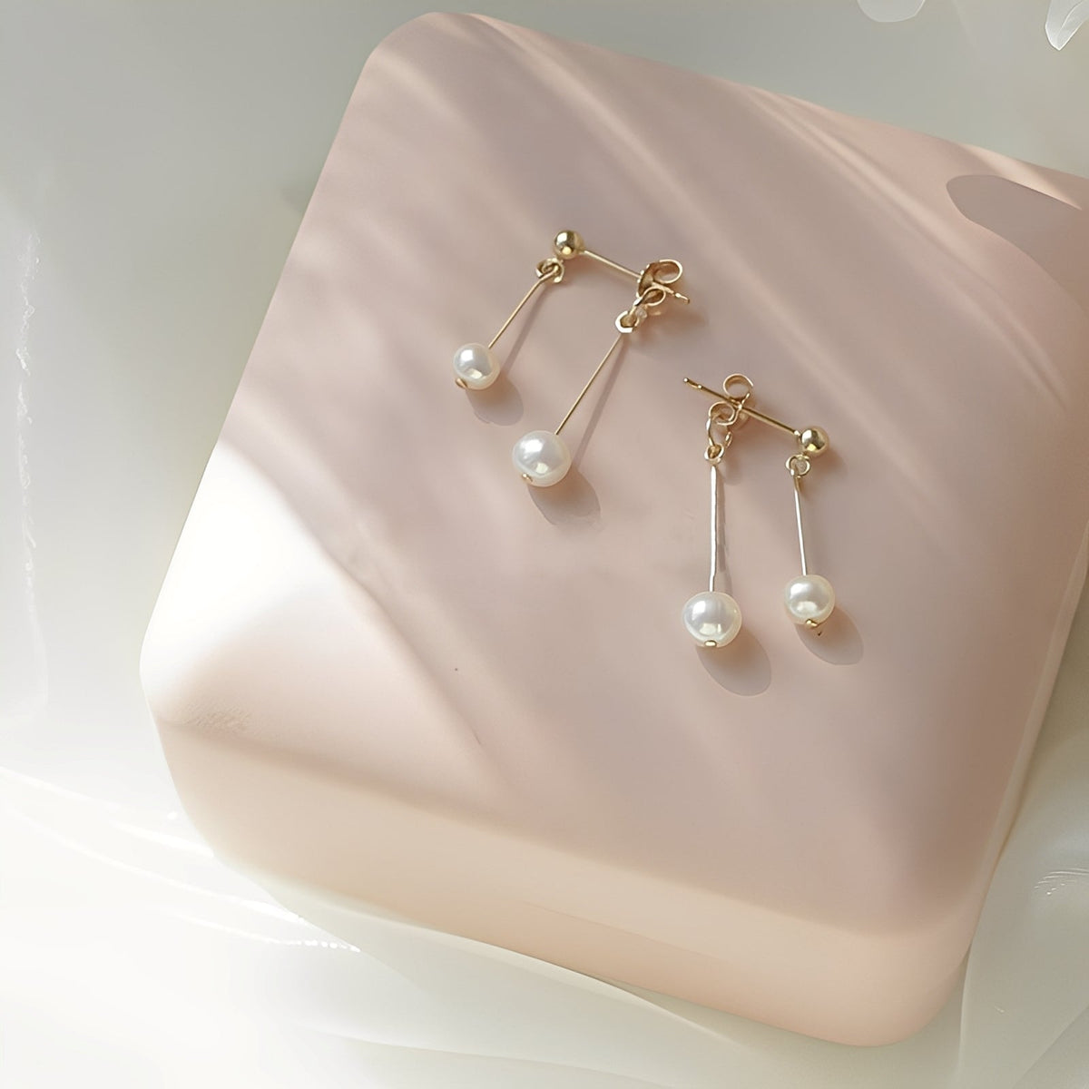 Alice – Earrings with pendant and pearls
