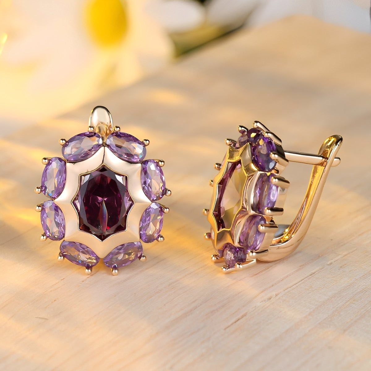 Saphira – Golden Earrings & Violet Zircon