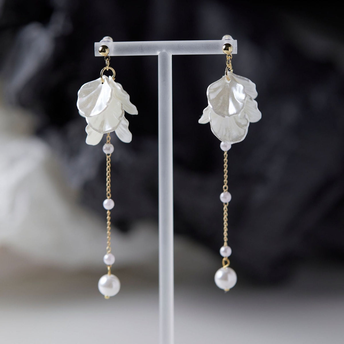 Rhia – Earrings featuring fairy-like petals, pearls and tassels