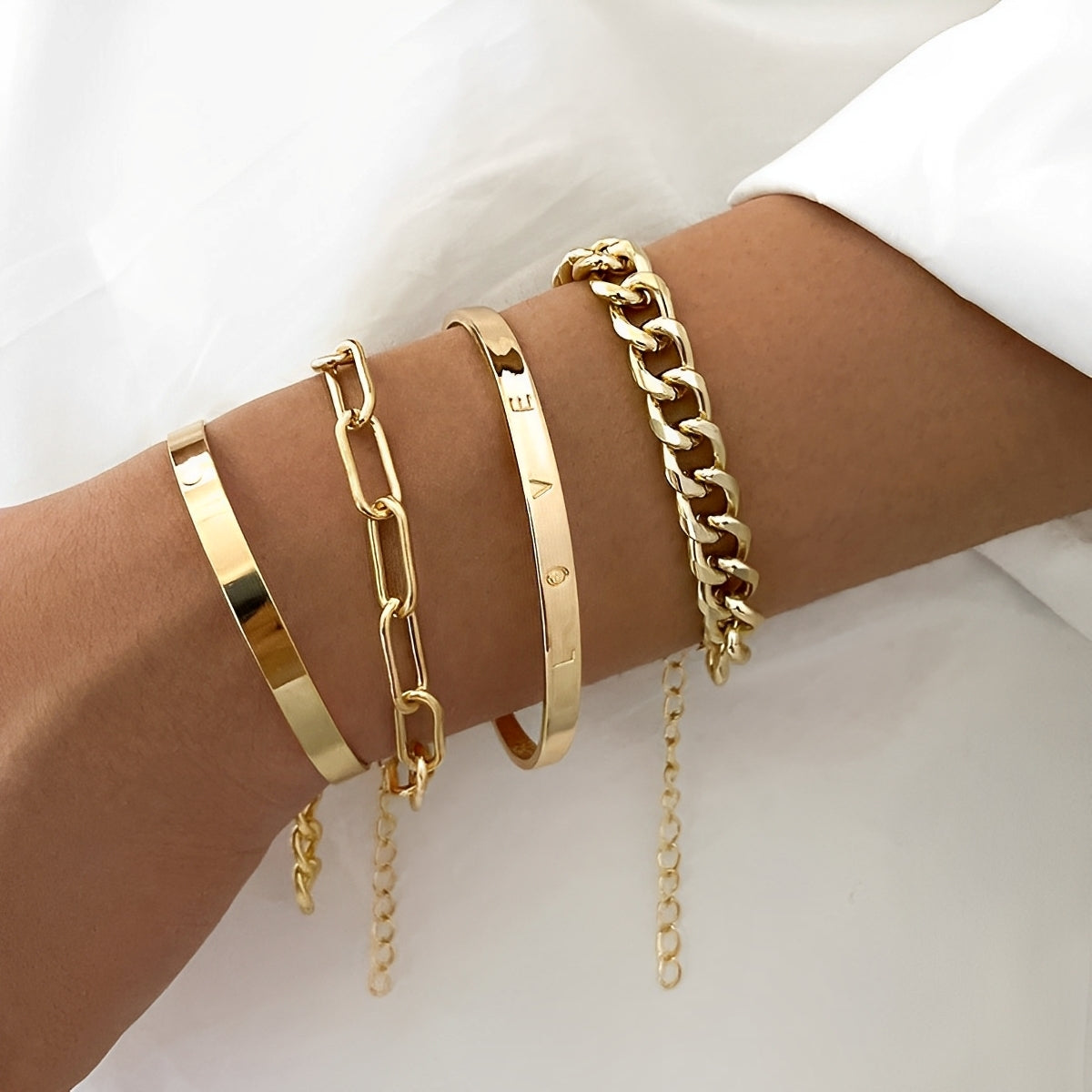 Elari – Set of 4 Trendy Bracelets for the Wrist