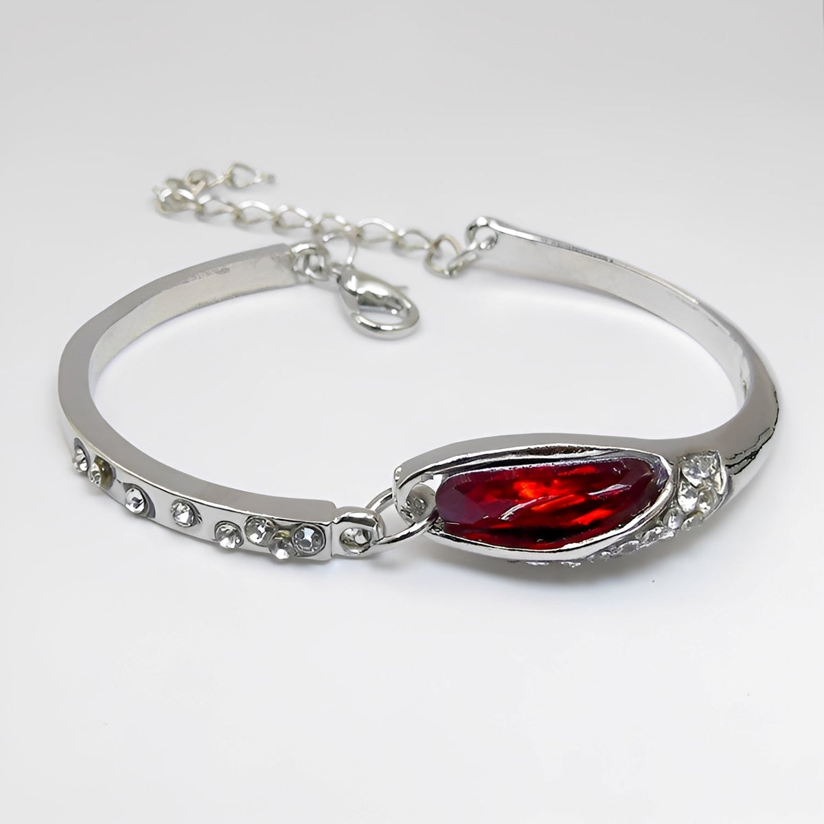 Miku – Elegant Bracelet Enhanced with Sapphires
