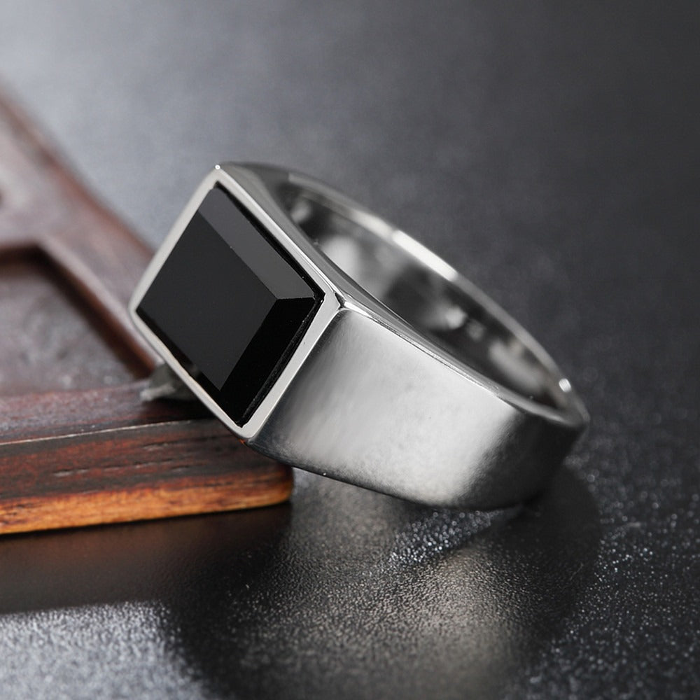 Daro – Men's Signet Ring Featuring Black Stone