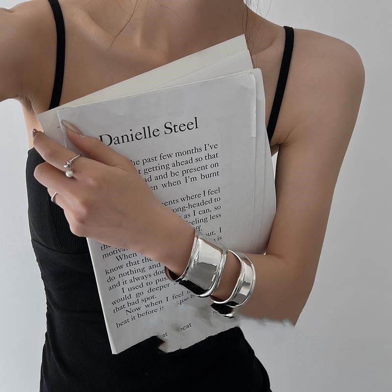 Daria – Wide Metallic Cuff Bracelet