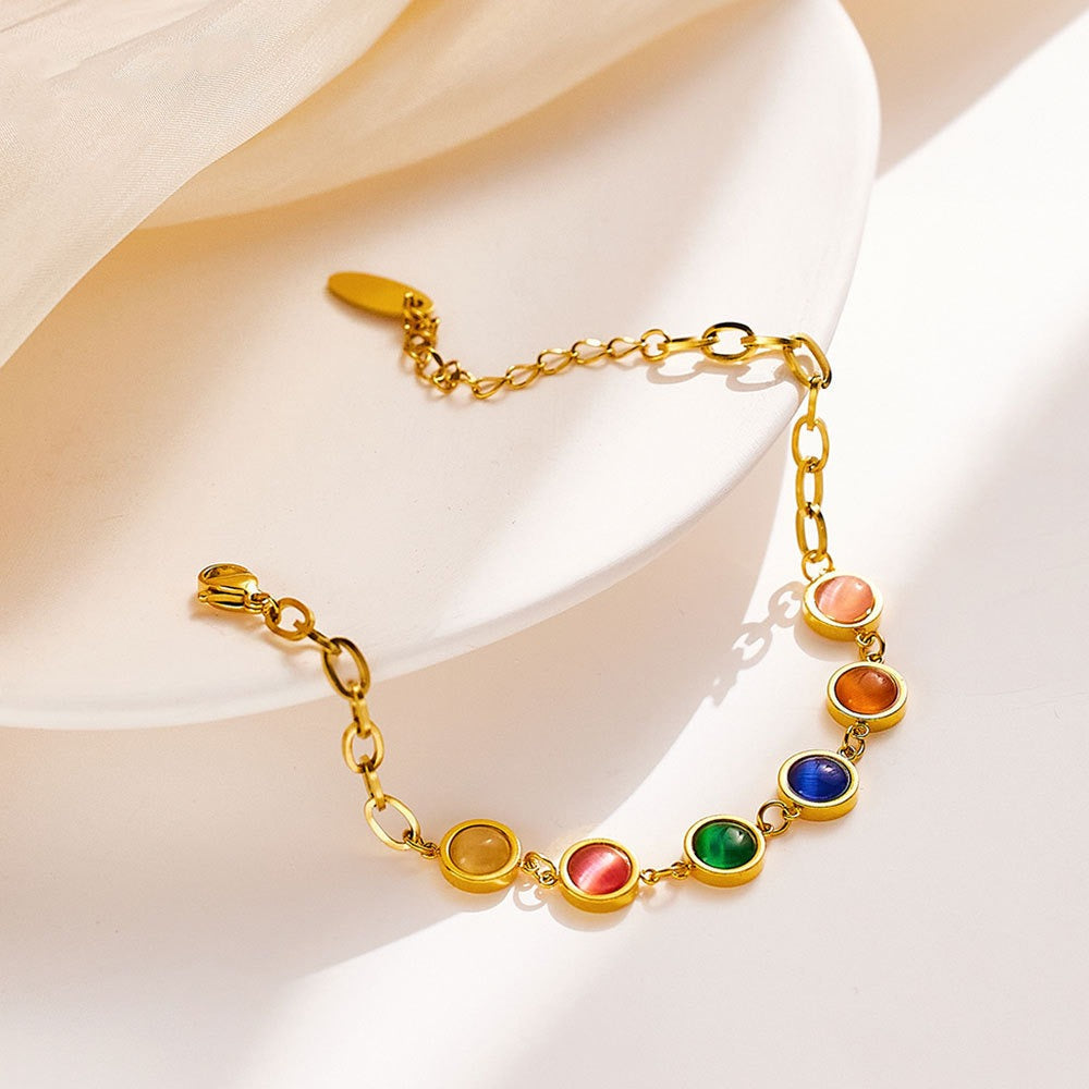 Maisie – Gold bracelet featuring a colorful stone