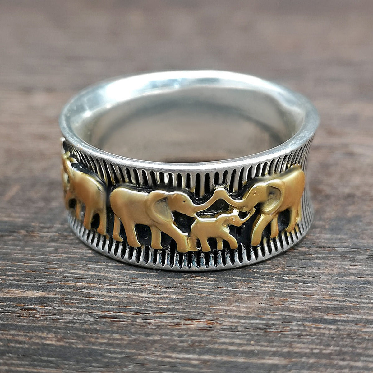 Eli – Elephant Ring Golden Vintage