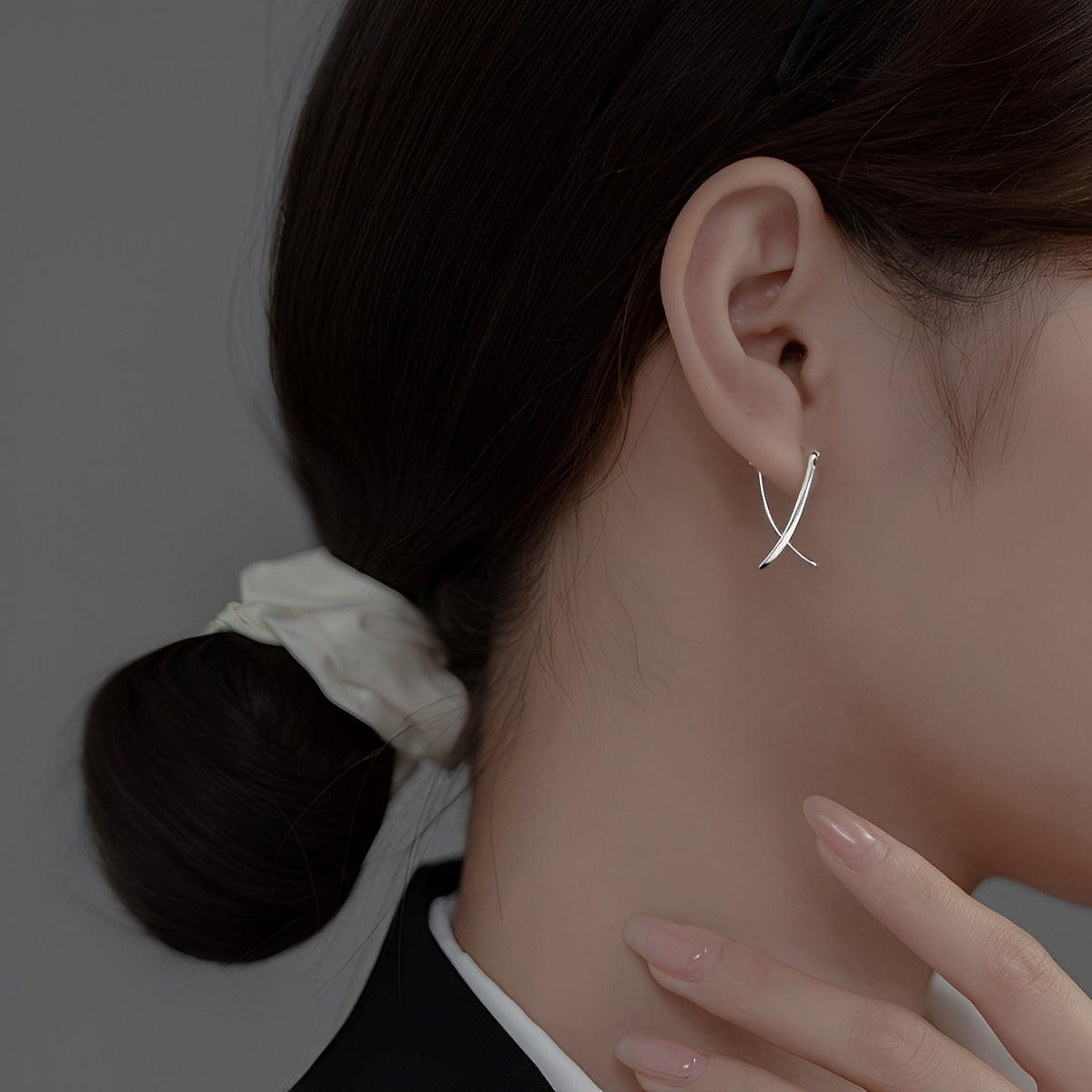 Vanny – Cross earrings in trendy gold