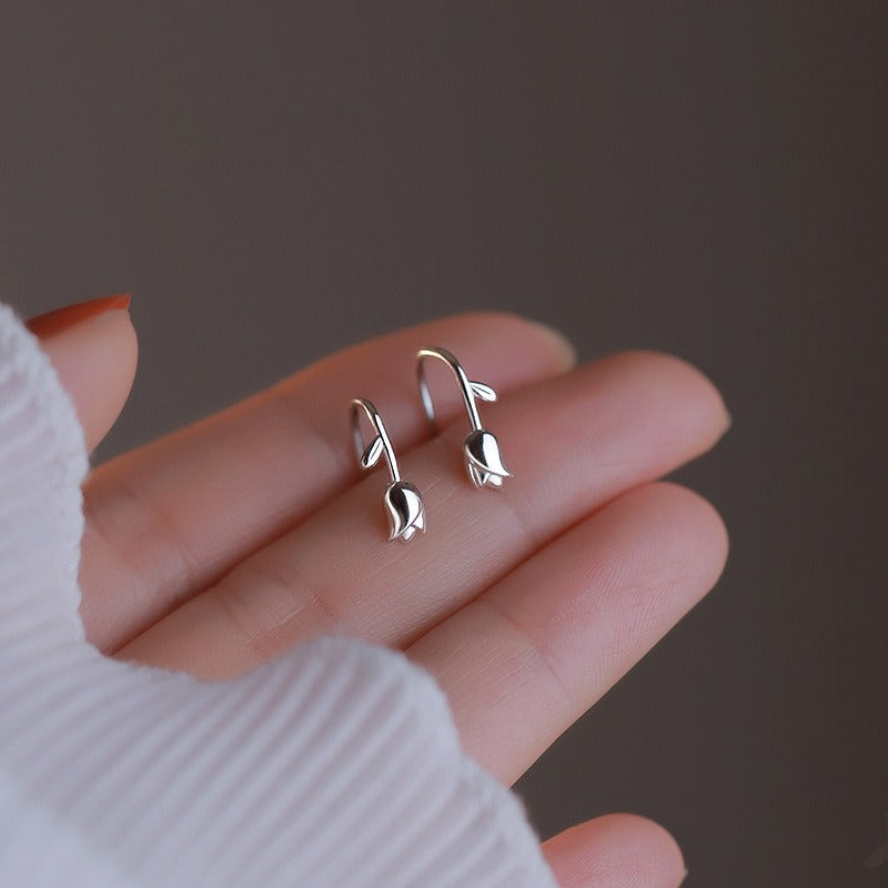 Isabelle – Stylish Hanging Tulip Earrings