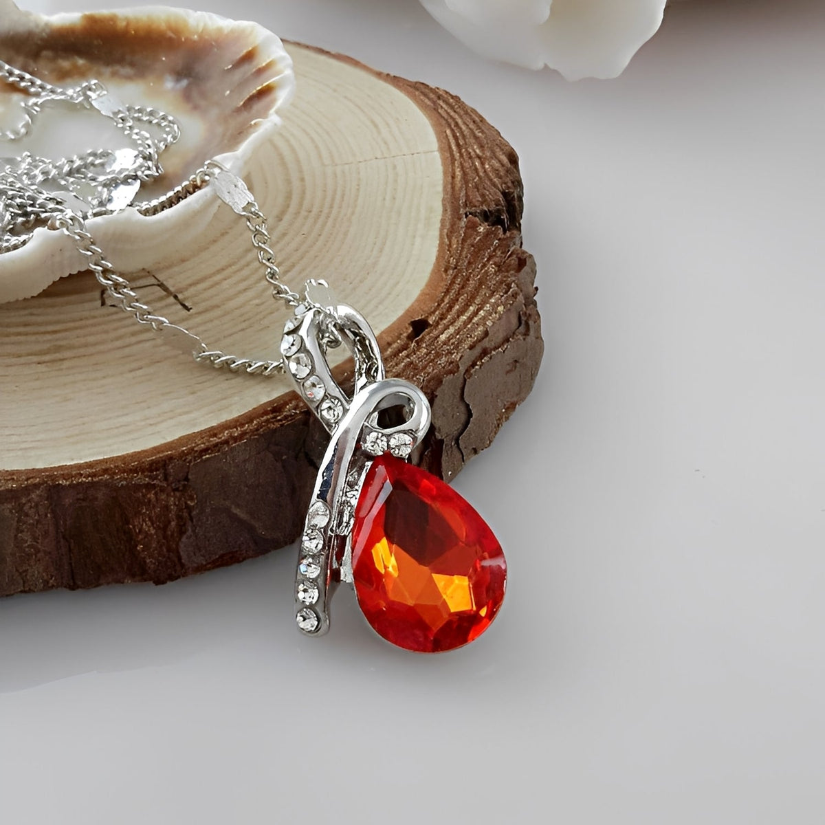 Pilar – Necklace Crystal Sparkling White Gold