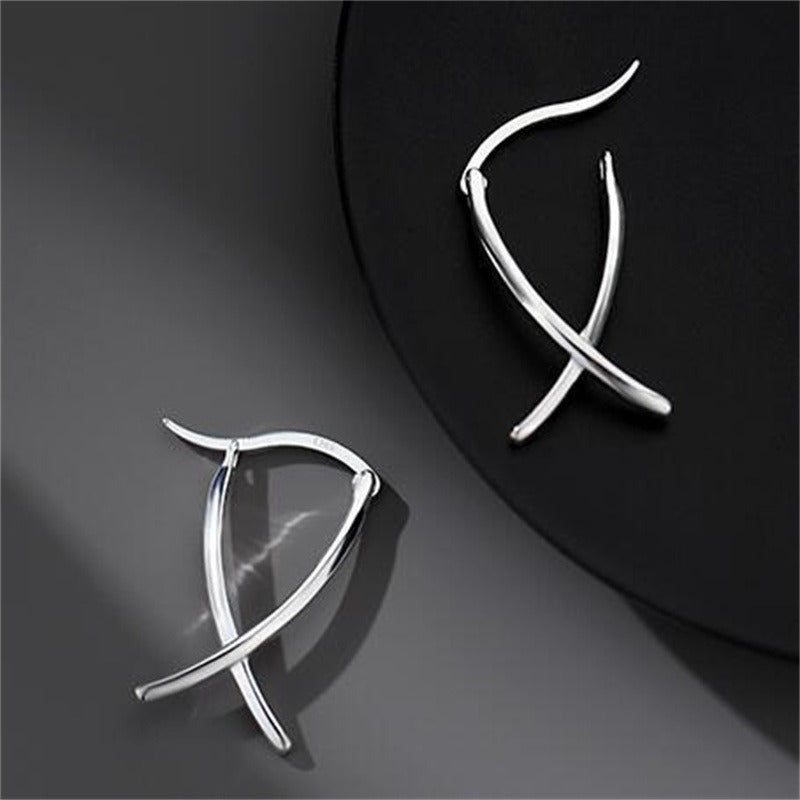 Emilie – Earrings with stylish crossed lines