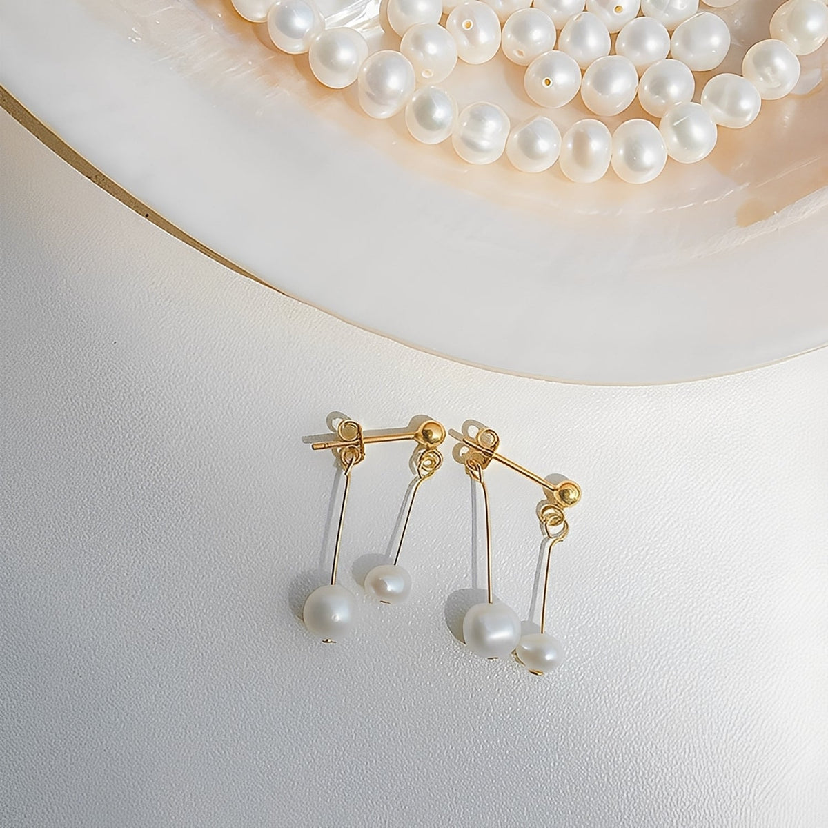 Alice – Earrings with pendant and pearls