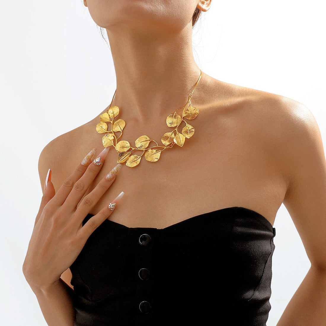 Mitena – Necklace Crafted from Metal in Leaf Design