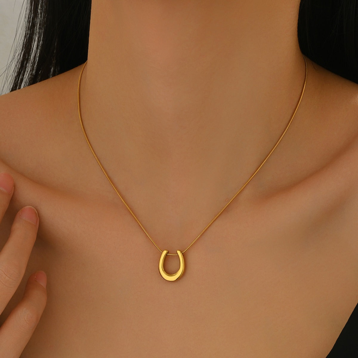 Caitlin – Gold-Plated Horseshoe Necklace as a Good Luck Charm