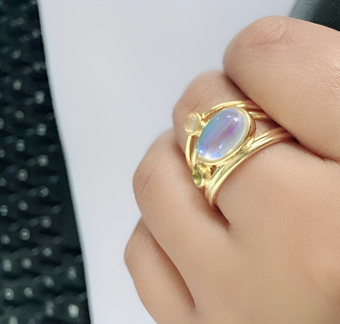 Miranda – Classic Ring featuring Blue Moonstone